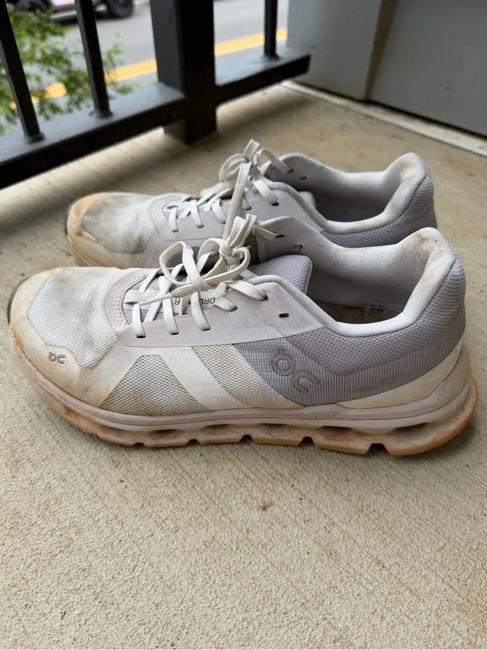 On Clouds Women’s 10 Swiss Engineering Sneakers